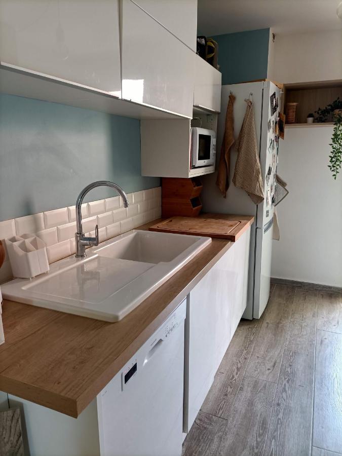 Appartement Proche Mer Avec Terrasse Et Jardin Privatif Hyeres Exterior photo