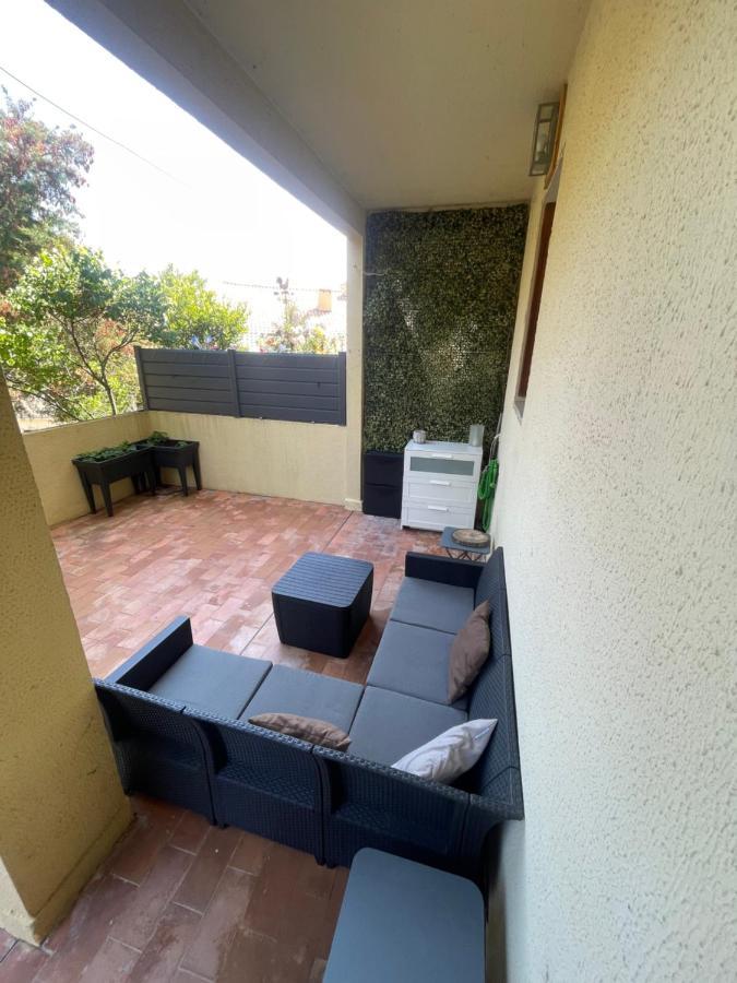 Appartement Proche Mer Avec Terrasse Et Jardin Privatif Hyeres Exterior photo