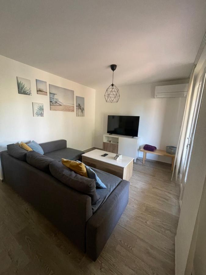 Appartement Proche Mer Avec Terrasse Et Jardin Privatif Hyeres Exterior photo
