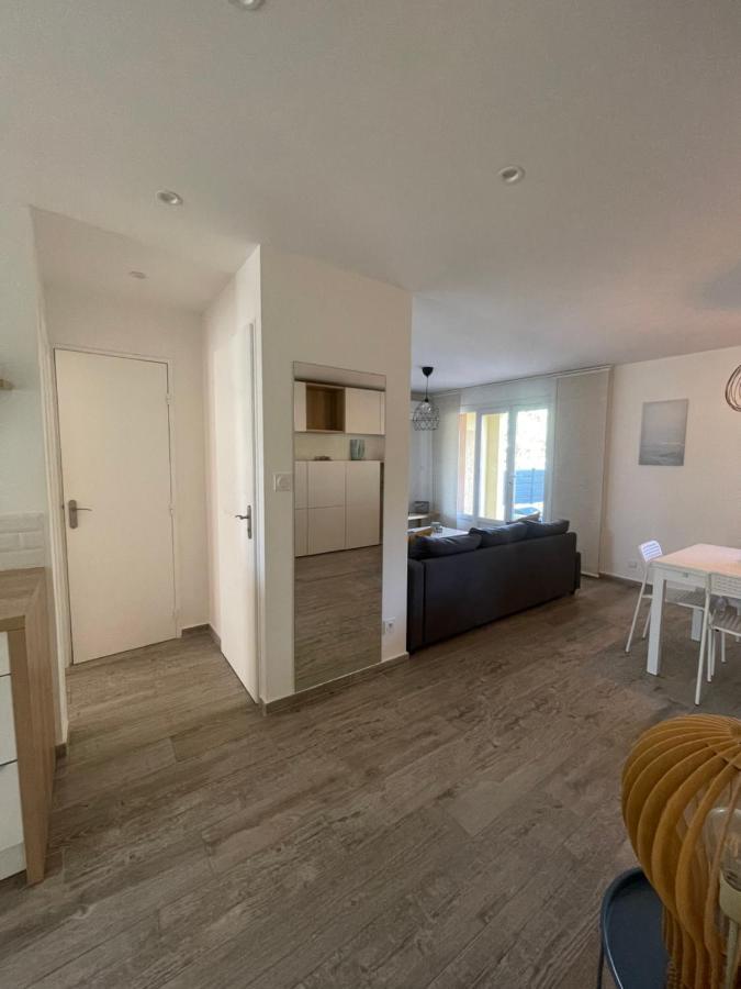 Appartement Proche Mer Avec Terrasse Et Jardin Privatif Hyeres Exterior photo